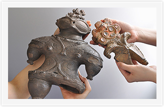高品位複製品（左から「遮光器土偶」「みみずく土偶」。原品はいずれも重要文化財、東京国立博物館蔵）